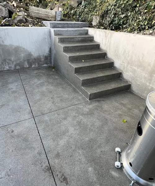 Patio, Retaining Wall, Step and Driveway Concrete in Seattle 